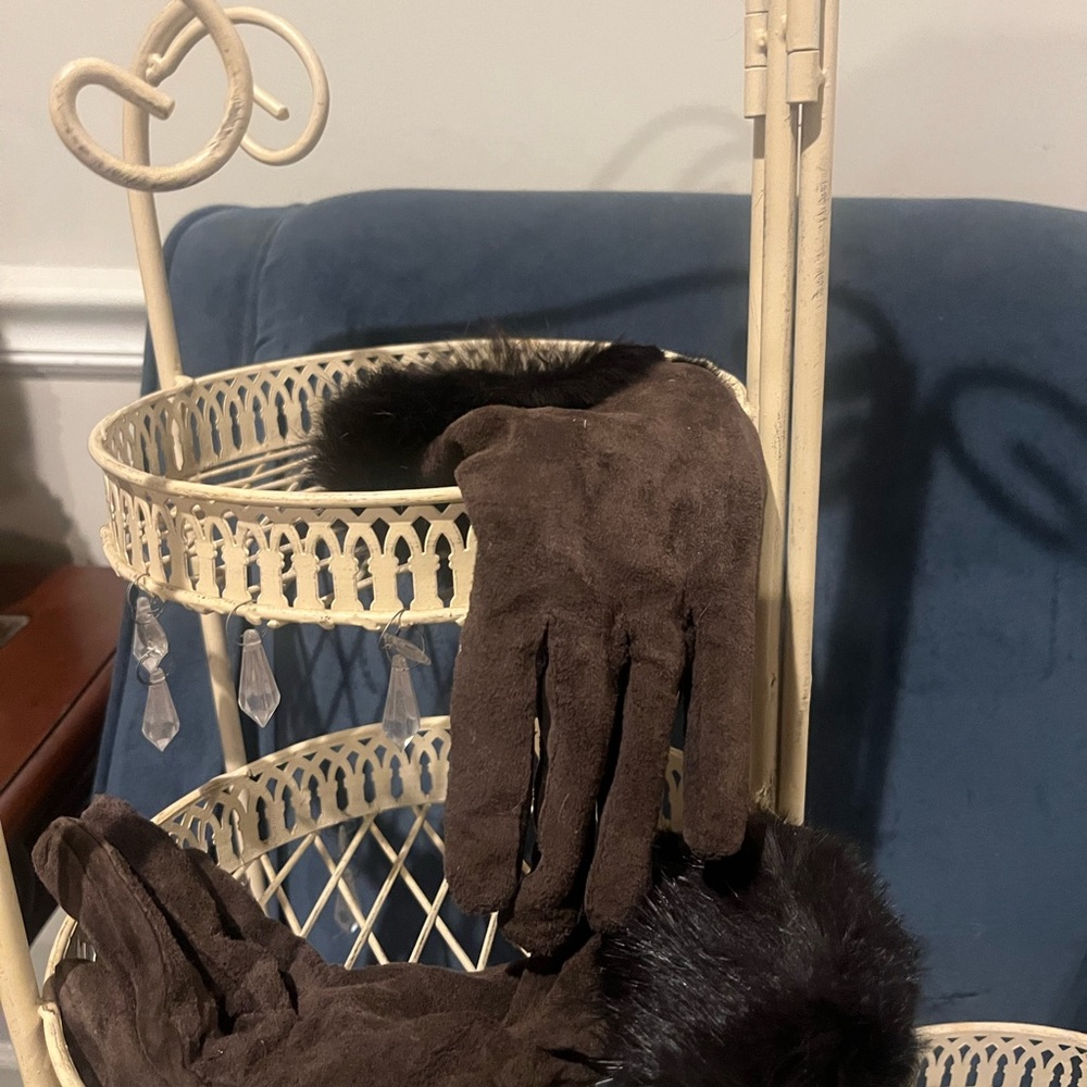 Elegant Brown Suede Gloves with Black Fur Trim